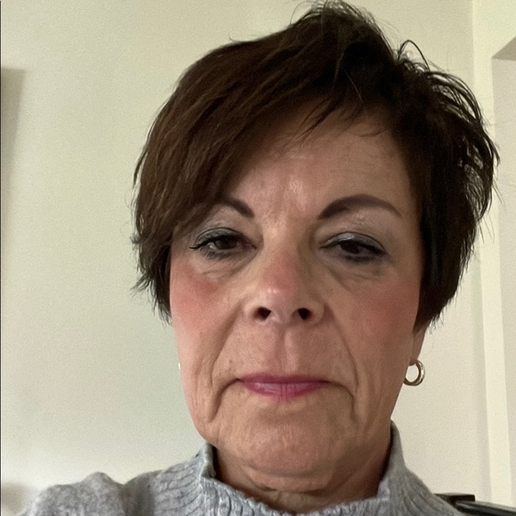 Meet your Posher, Lisa - Picture 1 of 1